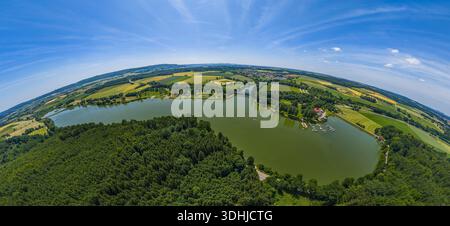 Vista dall'alto dell'area ricreativa Bucher SEE nella valle di Jagst vicino a Ellangen nella parte orientale di Württemberg Foto Stock