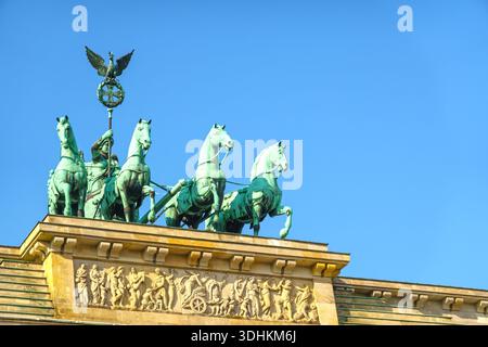 La Quadriga sulla porta di Brandeburgo - Berlino Foto Stock