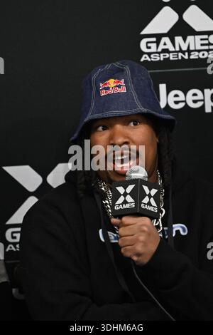 Aspen, Colorado, Stati Uniti. 22 gennaio 2026. ZEB POWELL parla durante la conferenza stampa di apertura.atleti di tutto il mondo gareggiano agli X Games 2026 ospitati al Buttermilk Mountain di Aspen, Colorado. (Credit Image: © Kai River Kanzer/ZUMA Press Wire) SOLO PER USO EDITORIALE! Non per USO commerciale! Foto Stock