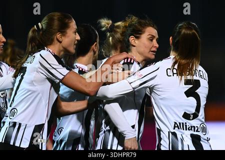 Cercola, Italia. 22 gennaio 2026. Cristiana Girelli della Juventus FC Women celebra il secondo gol della sua squadra durante la partita di Coppa Italia femminile tra Napoli Women e Juventus FC Women allo Stadio Giuseppe piccolo il 22 gennaio 2026 a Napoli. Crediti: Nicola Ianuale/Alamy Live News Foto Stock