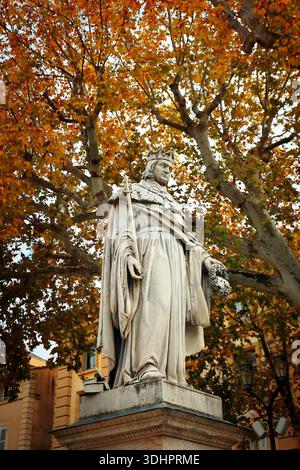 Staue di Re Rene, sul corso mirabeau, nella citta' di Aix en Provence Foto Stock