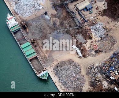 Rottami di acciaio caricati sulle navi presso Seaforth Docks, Liverpool, Merseyside, Inghilterra nord-occidentale, Regno Unito Foto Stock