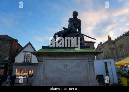 Il Suffolk Regiment South Africa War Memorial nella Cornhill a Bury St Edmunds, Suffolk, Regno Unito Foto Stock