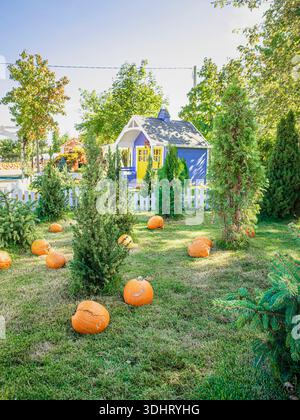 Rappresentazione di una tipica casa americana in un villaggio di zucche Foto Stock