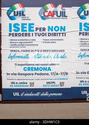 Cremona, Italia 9 gennaio 2026 poster promozionale per ISEE a Cremona, Italia, che fornisce informazioni su come accedere alle prestazioni sociali e finanziarie Foto Stock