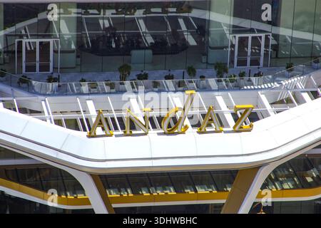 Segnaletica esterna e architettura di alto livello di Andaz, un resort alberghiero di lusso. L'immagine riflette il design e il branding contemporanei all'interno dell'alto di Macao Foto Stock