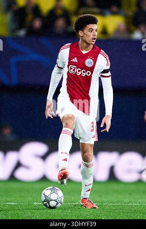 VILLARREAL, SPAGNA - 20 GENNAIO: Aaron Bouwman dell'AFC Ajax controlla la palla durante la fase MD7 della UEFA Champions League 2025/26 tra vi Foto Stock