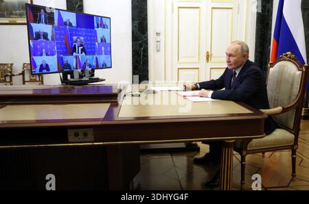 Mosca, Russia. 21 gennaio 2026. Il presidente russo Vladimir Putin presiede una videoconferenza con i membri permanenti del Consiglio di sicurezza del Cremlino, 21 gennaio 2026, a Mosca, in Russia. Crediti: Vyacheslav Prokofyev/governo russo/Alamy Live News Foto Stock
