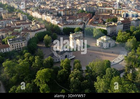 (260124) -- MILANO, 24 gennaio 2026 (Xinhua) -- questa foto scattata il 3 maggio 2025 mostra una veduta della città di Milano, Italia. I Giochi Olimpici invernali Milano-Cortina 2026 si svolgeranno dal 6 al 22 febbraio. (Xinhua/li Jing) Foto Stock
