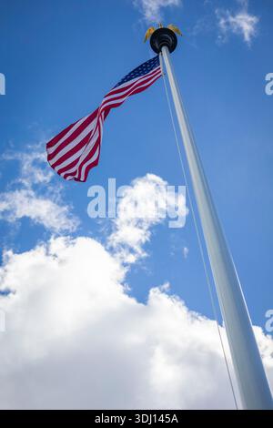 Vista della bandiera americana al cimitero americano sulla spiaggia di Omaha. Colleville-sur-mer, Normandia, Francia, Europa occidentale. Foto Stock