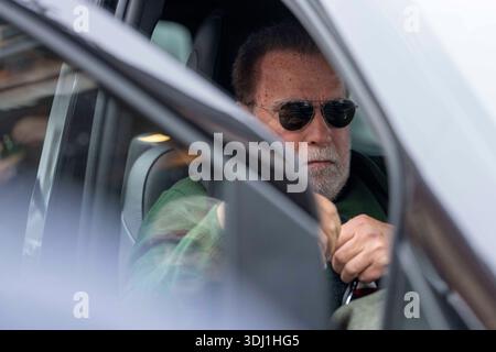 KITZBUEHEL, OESTERREICH 24. JAENNER: DAS Bild zeigt den Hollywood-Schauspieler Arnold Schwarzenegger waehrend der VIP-Gaeste beim FIS Alpinen Skiweltcup Herren-Abfahrt a Kitzbuehel AM 24. 2026 gennaio a Kitzbuehel, OESTERREICH, TIROLO. KITZBUEHEL, AUSTRIA - 24 GENNAIO: L'immagine mostra l'attore hollywoodiano Arnold Schwarzenegger durante gli ospiti VIP durante la Coppa del mondo di sci alpino FIS discesa maschile a KITZBUEHEL a KITZBUEHEL il 24 gennaio 2026 a Kitzbuehel, AUSTRIA, TIROLO. Copyright: XIBEX.agencyx xKlausxPressbergerx Foto Stock