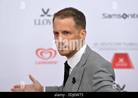 Oliver POCHER moderatore,Coemdian, Einzelbild,angeschnittenes Einzelmotiv,Ritratto,Porträt. 50.Deutscher Filmball, Roter Teppich, Red Carpet, AM 24.01.2026 im H o t e l B a y e r i s c h e r H o f, M u e n c h e n. *** Oliver POCHER Presenter, Coemdian, immagine singola, ritaglio, ritratto, ritratto 50 German Film Ball, Red Carpet, Red Carpet, il 24 01 2026 m u e n c h e n Foto Stock