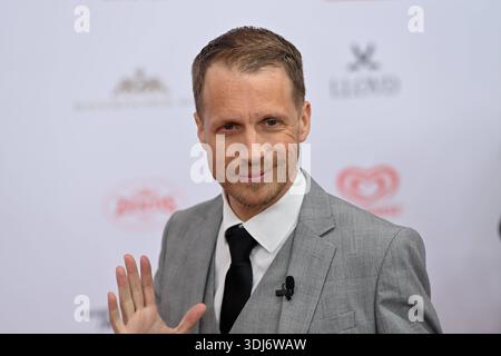 Oliver POCHER moderatore,Coemdian, Einzelbild,angeschnittenes Einzelmotiv,Ritratto,Porträt. 50.Deutscher Filmball, Roter Teppich, Red Carpet, AM 24.01.2026 im H o t e l B a y e r i s c h e r H o f, M u e n c h e n. *** Oliver POCHER Presenter, Coemdian, immagine singola, ritaglio, ritratto, ritratto 50 German Film Ball, Red Carpet, Red Carpet, il 24 01 2026 m u e n c h e n Foto Stock