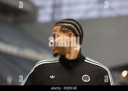 Newcastle Upon Tyne, UK. 25th Jan, 2026. William Osula of Newcastle United during the Newcastle United vs Aston Villa Premier League match at St. James' Park, Newcastle Upon Tyne. Picture credit should read: Nigel Roddis/Sportimage Credit: Sportimage Ltd/Alamy Live News Foto Stock