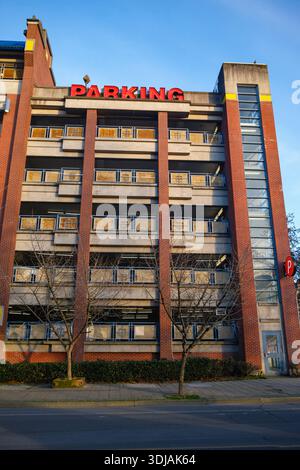 Il parkade al Chinatown Plaza di Vancouver, British Columbia. Foto Stock
