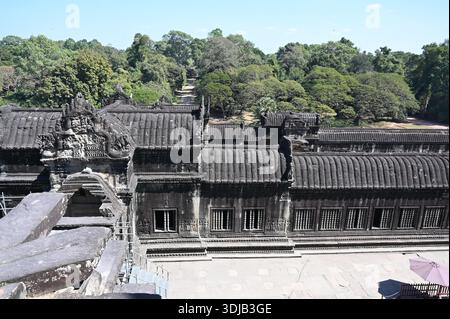 Esplorando le rovine di Angkor Wat, vicino a Siem Reap Foto Stock