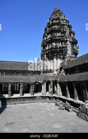 Esplorando le rovine di Angkor Wat, vicino a Siem Reap Foto Stock