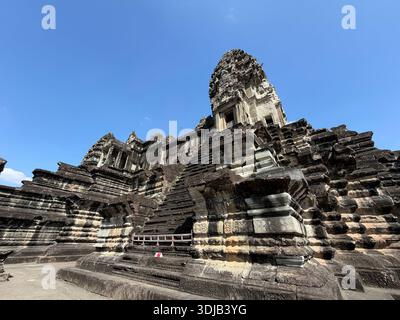 Esplorando le rovine di Angkor Wat, vicino a Siem Reap Foto Stock