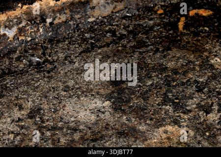 Vassoio di cottura molto arrugginito e bruciato, corroso da vicino Foto Stock