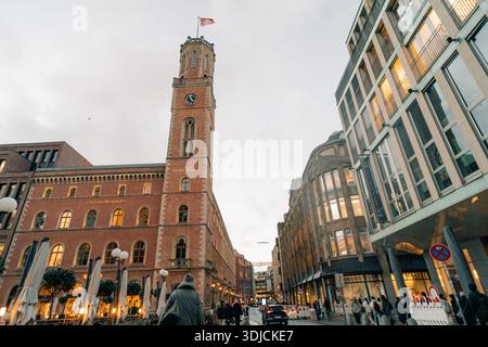 Amburgo , Germania - 1 ottobre 2025 Ufficio postale vecchio (alte Post) ad Amburgo. Foto di alta qualità Foto Stock