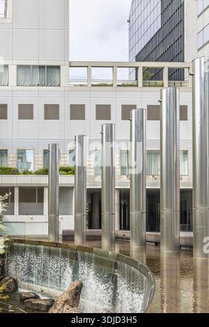 Osaka, Giappone - 31 marzo 2025: Vista ravvicinata dell'imponente edificio del cielo di Omeda e dell'osservatorio di Osaka, Giappone. Architettura moderna Foto Stock