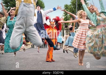 Rocketman è un film biografico del 2019 basato sulla vita, la musica e la carriera del musicista britannico Elton John. Il film si concentra sulla storia di John nei suoi primi giorni in Inghilterra come prodigio alla Royal Academy of Music attraverso la sua collaborazione musicale con Bernie Taupin. La storia è raccontata attraverso la sua musica ed è intitolata dopo la canzone di John 'Rocket Man' del 1972. Diretto da Dexter Fletcher e scritto da Lee Hall, il film vede Taron Egerton nel ruolo di John, con Jamie Bell nel ruolo di Taupin, Richard Madden nel ruolo di John Reid e Bryce Dallas Howard nel ruolo di Sheila Eileen, madre di John. Foto Stock
