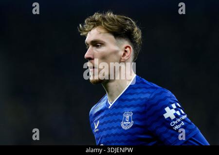 Liverpool, Regno Unito. 26 gennaio 2026. James Garner di Everton guarda. Partita di Premier League, Everton contro Leeds Utd all'Hill Dickinson Stadium di Liverpool lunedì 26 gennaio 2026. Questa immagine può essere utilizzata solo per scopi editoriali. Solo per uso editoriale, foto di Chris Stading/Andrew Orchard fotografia sportiva/Alamy Live news credito: Andrew Orchard fotografia sportiva/Alamy Live News Foto Stock
