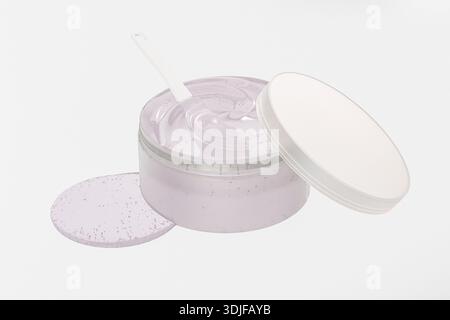 Mockup con vasetto in plastica traslucida, contenitore cilindrico per la cura della pelle in vetro smerigliato con coperchio, contenitore cosmetico rotondo a parete singola, bagno di lusso e bod Foto Stock