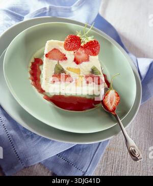 Terrina di fragole surgelata con crema di mandorle (Chef: Caule Jean-Pierre) Foto Stock