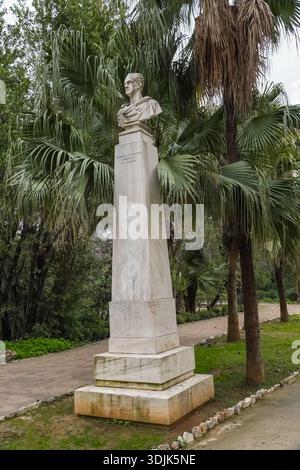 Ioannis Kapodistrias Bust, Ιωάννης Καποδίστριας, primo governatore della Grecia. Monumento di marmo nel Giardino Nazionale di Atene (Εθνικός Κήπος). Foto Stock