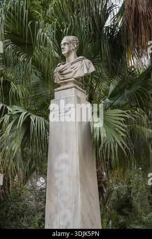 Busto di Ioannis Kapodistrias (Ioannis A. Kapodistrias), Governatore della Grecia, nel Giardino Nazionale di Atene (Εθνικός Κήπος). Scultura in marmo. Foto Stock