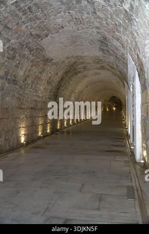 Tunnel o passaggio all'interno dello Stadio Panatenaico, Kallimarmaro, Atene, Grecia. Antico stadio in marmo, sede dei primi Giochi Olimpici moderni del 1896. Foto Stock