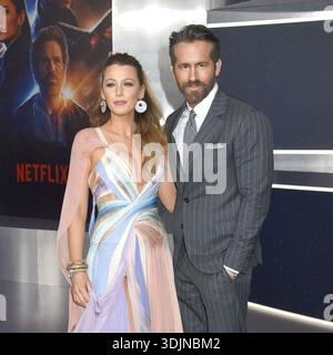 28 Febbraio 2022 - New York, New York - Blake Lively e Ryan Reynolds. "The Adam Project" Netflix World Premiere tenuto presso Alice Tully Hall nel Lincoln Center. Photo Credit: LJ Fotos/AdMedia Foto Stock