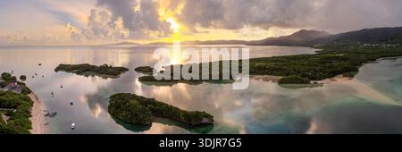 Ishigaki, Giappone, dalla splendida baia di Kabira all'alba. Foto Stock
