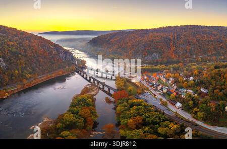 Harpers Ferry, West Virginia, USA all'alba d'autunno. Foto Stock