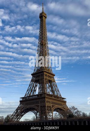 La Torre Eiffel vista da un tour sulla Senna - Parigi, Francia Foto Stock