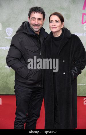 Anja Kling mit Ehemann Oliver Haas bei der Premiere von ACH, DIESE Lücke, DIESE ENTSETZLICHE Lücke im Zoo Palast a Berlino AM 28.01.2026 *** Anja Kling con il marito Oliver Haas alla prima di ACH, DIESE Lücke, DIESE ENTSETZLICHE Lücke allo Zoo Palast di Berlino il 28 01 2026 Foto Stock
