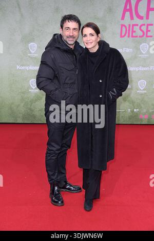 Anja Kling mit Ehemann Oliver Haas bei der Premiere von ACH, DIESE Lücke, DIESE ENTSETZLICHE Lücke im Zoo Palast a Berlino AM 28.01.2026 *** Anja Kling con il marito Oliver Haas alla prima di ACH, DIESE Lücke, DIESE ENTSETZLICHE Lücke allo Zoo Palast di Berlino il 28 01 2026 Foto Stock