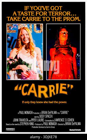 Carrie (1976) è un film diretto da Brian De Palma e interpretato da Sissy Spacek, Piper Laurie e Amy Irving. Una ragazza del liceo vittima di bullismo con poteri telecinetici emergenti viene spinta sull'orlo dalla sua madre violenta e dai suoi compagni di classe crudeli, portando a una disastrosa serata di ballo. Fotografia di un poster originale del 1976 USA a un foglio SOLO PER USO EDITORIALE. Crediti: BFA / United Artists Foto Stock