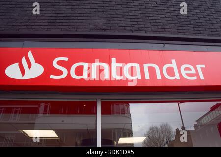 Londra, Inghilterra, Regno Unito. 29 gennaio 2026. Una banca Santander nel centro di Londra. Santander ha annunciato che chiuderà 44 filiali nel Regno Unito. (Credit Image: © Vuk Valcic/ZUMA Press Wire) SOLO PER USO EDITORIALE! Non per USO commerciale! Foto Stock