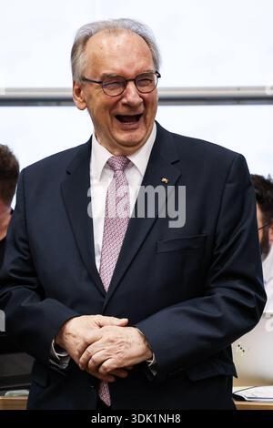 Ministerpräsident Dr. Reiner Haseloff CDU, Sachsen Anhalt - Wahl eines neuen Ministerpräsidenten im Landtag von Sachsen Anhalt. *** Ministro Presidente Dr. Reiner Haseloff CDU,Sassonia-Anhalt elezione di un nuovo Ministro Presidente nel Parlamento di Stato di Sassonia-Anhalt Foto Stock