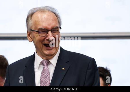 Ministerpräsident Dr. Reiner Haseloff CDU, Sachsen Anhalt - Wahl eines neuen Ministerpräsidenten im Landtag von Sachsen Anhalt. *** Ministro Presidente Dr. Reiner Haseloff CDU,Sassonia-Anhalt elezione di un nuovo Ministro Presidente nel Parlamento di Stato di Sassonia-Anhalt Foto Stock