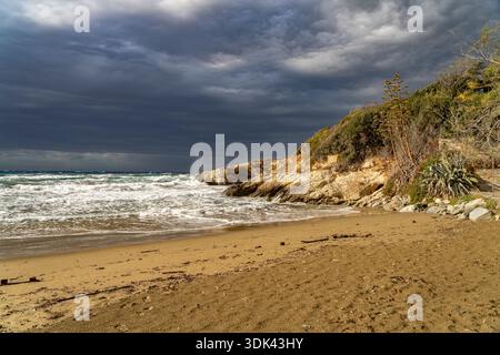 Spiaggia di Farinole sulla costa occidentale di Cap Corse, Corsica, Francia Foto Stock