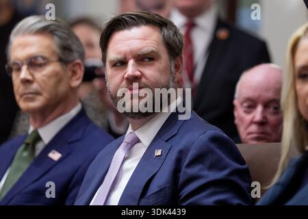 Washington, United States. 29th Jan, 2026. United States Vice President JD Vance listens as US President Donald J Trump participates in a Cabinet meeting in the Cabinet Room of the White House in Washington, DC on Thursday, January 29, 2026. Photo by Aaron Schwartz/UPI Credit: UPI/Alamy Live News Foto Stock