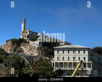 Alcatraz Island Prison e faro nella Baia di San Francisco, California, Stati Uniti. Foto Stock