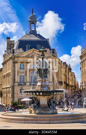 Fontana, Place de la Bourse, Bordeaux, Aquitania, Gironda, Francia, Europa Foto Stock