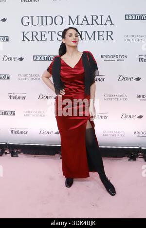 The Regency Dinner im PELLICANO Hamburg Sila Sahin, Einladung Fotocall Guido Maria Kretschmer for Bridgerton The Regency Dinner , PELLICANO Restaurant, Stephansplatz, Hamburg, 29.01.2026 *** The Regency Dinner at PELLICANO Hamburg Sila Sahin, invito Photocall Guido Maria Kretschmer for Bridgerton The Regency Dinner , PELLICANO Restaurant, Stephansplatz, Hamburg, 29 01 2026 Copyright: XEventxBecherx Foto Stock