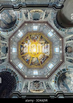 Affreschi cieling della Cappella dei principi, costruiti all'interno della Basilica di San Lorenzo a Firenze Foto Stock