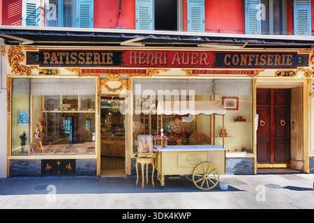 Vista d'ingresso di una pasticceria e pasticceria tradizionale di Henry Auer nella Vecchia Nizza, Alpes Maritimes, Costa Azzurra, Francia Foto Stock