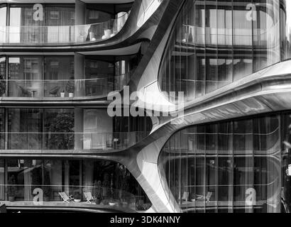 Facciata di un edificio moderno Dettagli di un edificio progettato da Zaha Hadid, West Chelsea, Manhattan, New York Foto Stock